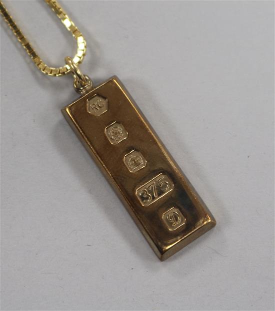 A 1970s 9ct gold ingot pendant, on a 9ct gold box link chain, pendant 40mm.